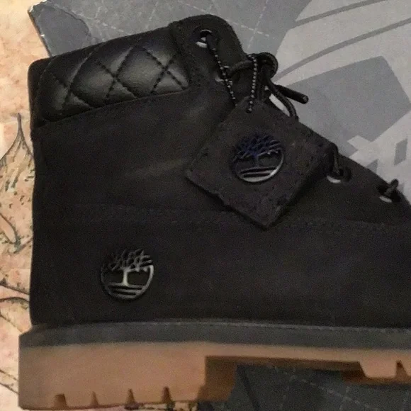 Timberland Juniors 6” Quilt Collar Black Nubuck With Tan/Black Bottoms Size 5.5